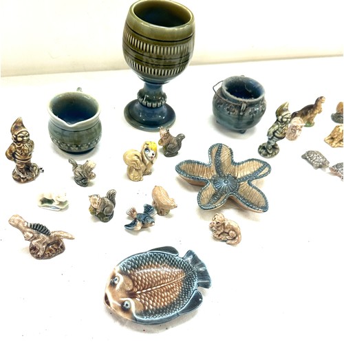 571 - Selection of assorted wade whimseys and jugs