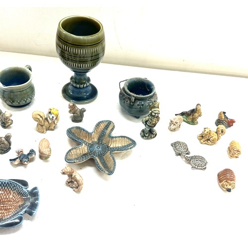 571 - Selection of assorted wade whimseys and jugs