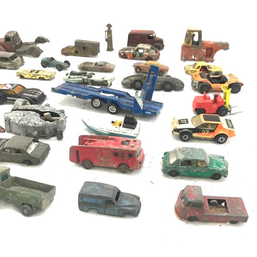 91 - Selection of vintage dye cast cars includes Match box and Corgi