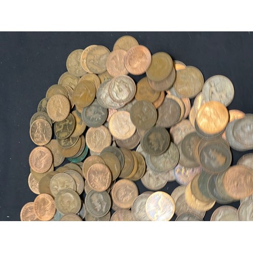 419 - Selection of vintage and later pennies