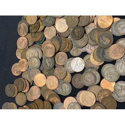 419 - Selection of vintage and later pennies