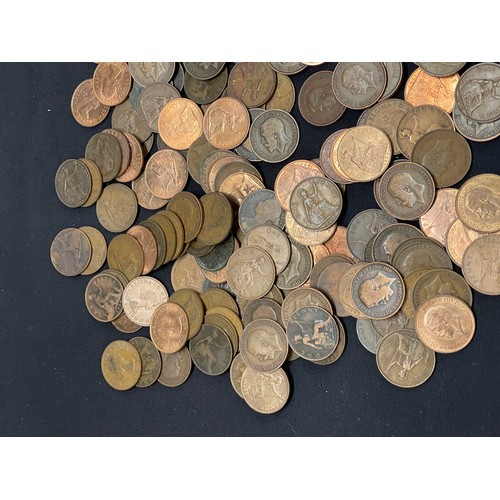 419 - Selection of vintage and later pennies