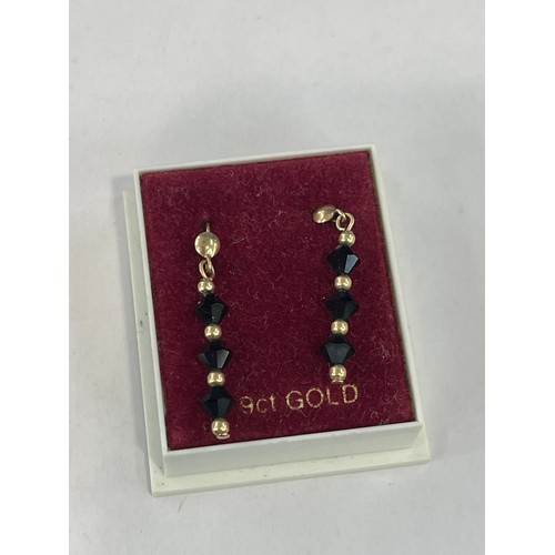 518 - 9ct Gold drop earrings