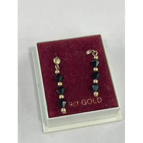 518 - 9ct Gold drop earrings