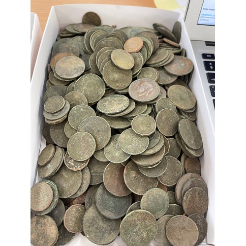 429 - Large selection of Vintage coins - Metal detector finds