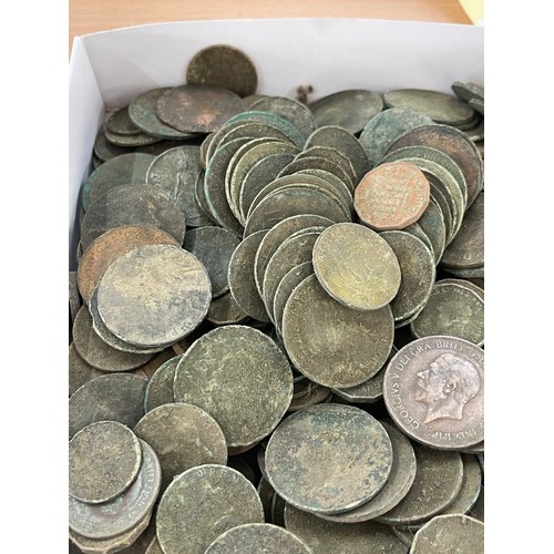 429 - Large selection of Vintage coins - Metal detector finds