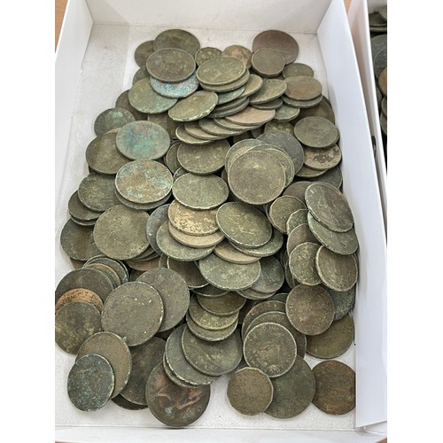 439 - Large selection of Vintage coins - Metal detector finds