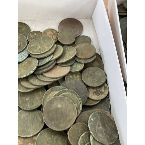 439 - Large selection of Vintage coins - Metal detector finds