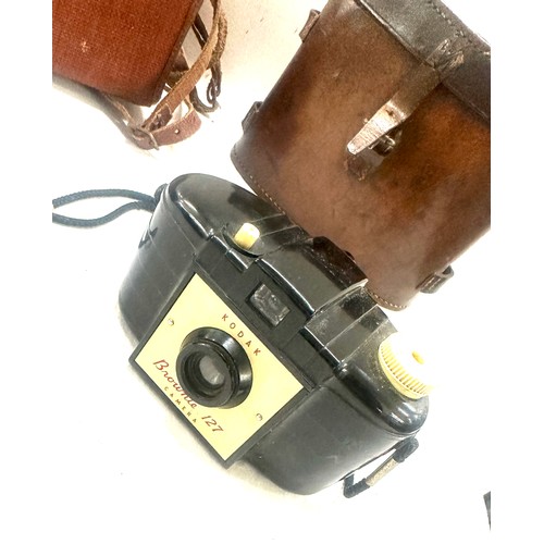 124 - Selection of vintage cameras to include Ensign ful-vue camera, Kodak brownie 127 camera , Rex camera... 