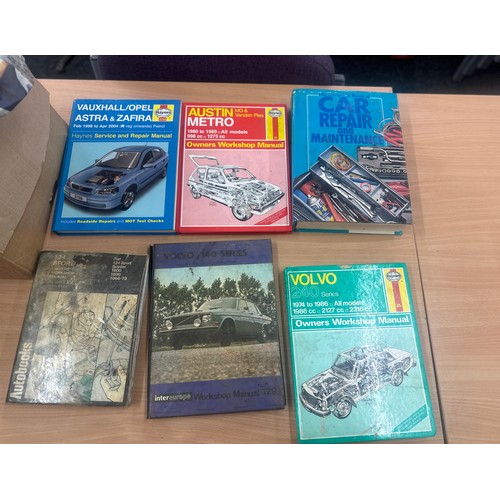 171 - Selection of vintage car manuals to include haynes etc