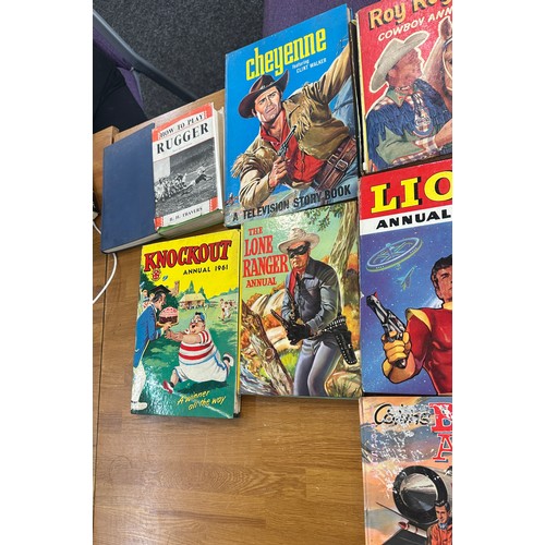 147 - Selection of vintage hardback annuals to include Boys World, Champion, Cheyenne television story boo... 