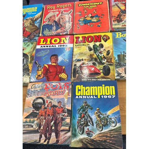 147 - Selection of vintage hardback annuals to include Boys World, Champion, Cheyenne television story boo... 