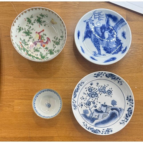 127 - 4 Items of Chinese/ oriental porcelain 2 bowls and 2 dishes