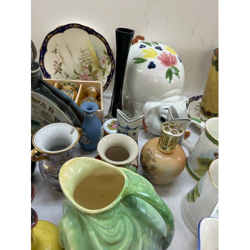 189 - Selection of miscellaneous includes bowls, jugs, vases etc