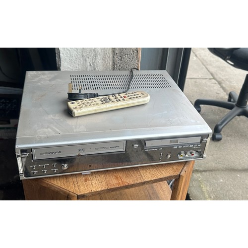 274 - Davoo video recorder with remote - untested