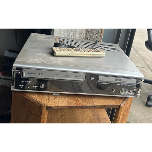 274 - Davoo video recorder with remote - untested