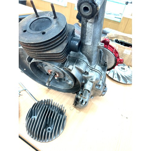 214 - Piaggio 125 CC engine and accessories