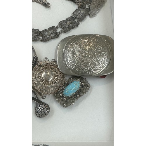 531 - Selection vintage and later silver jewellery to include pendants, brooch, bracelets etc