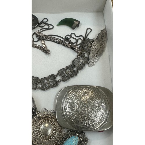 531 - Selection vintage and later silver jewellery to include pendants, brooch, bracelets etc