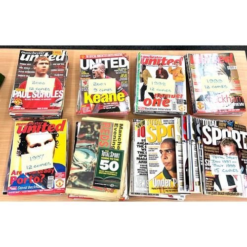 282 - Large selection of Manchester United magazines, news papers from the 90's and early 2000's