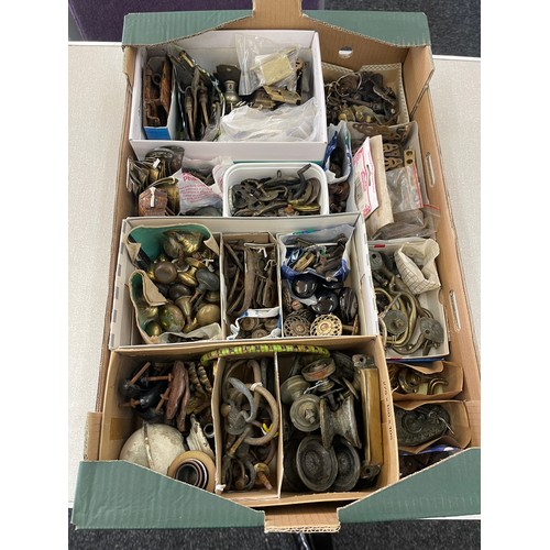 200 - Selection of assorted furniture handles and accessories