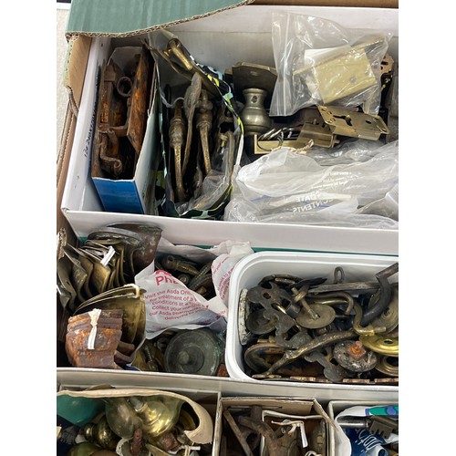 200 - Selection of assorted furniture handles and accessories