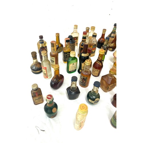 235 - Selection of miniature alcohols to include Southern Comfort, Jack Daniels, Gin etc