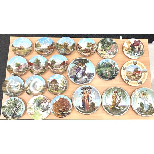 192 - Large selection of vintage collectable wall hanging plates to include Royal Grafton etc