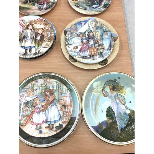 192 - Large selection of vintage collectable wall hanging plates to include Royal Grafton etc