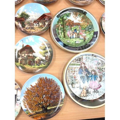 192 - Large selection of vintage collectable wall hanging plates to include Royal Grafton etc