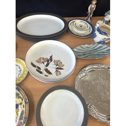 247 - Selection of miscellaneous to include wall plates, lady figures, tea pots etc