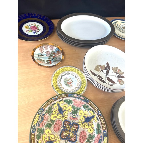 247 - Selection of miscellaneous to include wall plates, lady figures, tea pots etc