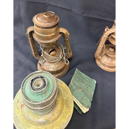 239 - Selection of vintage metal ware to include brass, tilly lamps etc