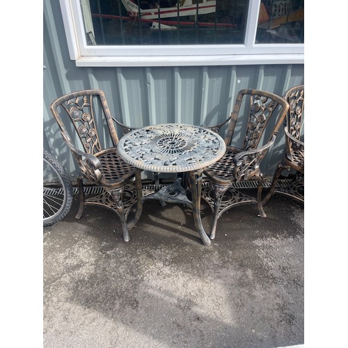 100M - Plastic garden table and two chairs bistro set