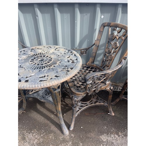 100M - Plastic garden table and two chairs bistro set