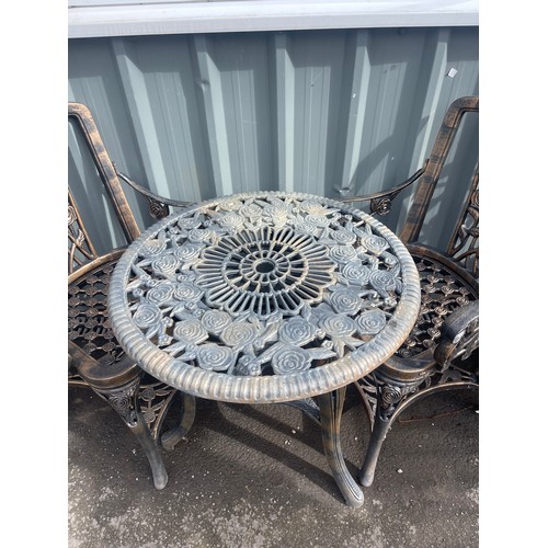 100M - Plastic garden table and two chairs bistro set