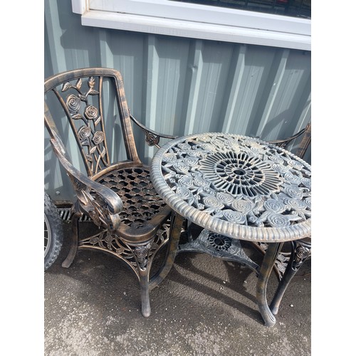 100M - Plastic garden table and two chairs bistro set