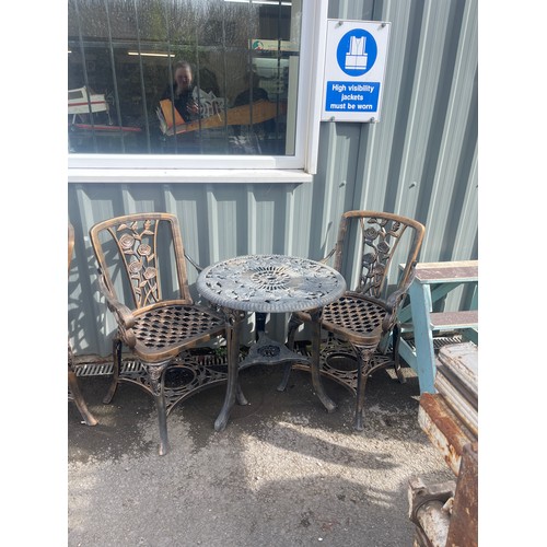 100N - Plastic garden table and two chairs bistro set