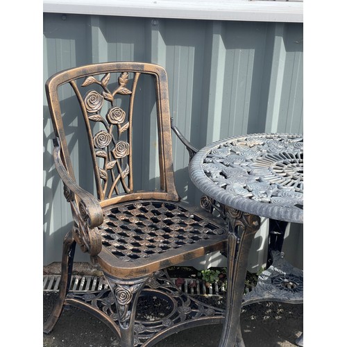 100N - Plastic garden table and two chairs bistro set