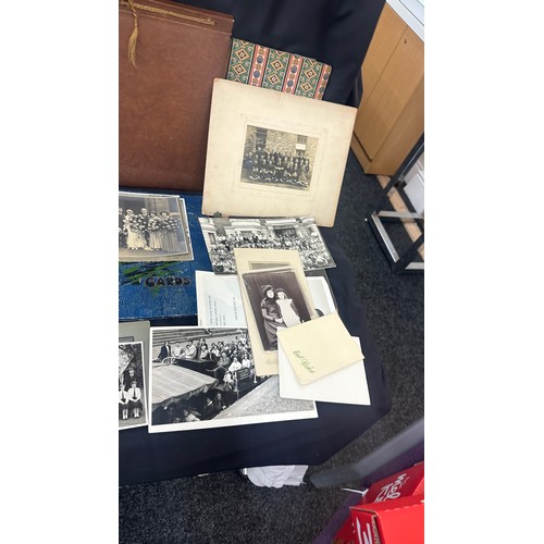 266 - Vintage photo albums and old vintage photos