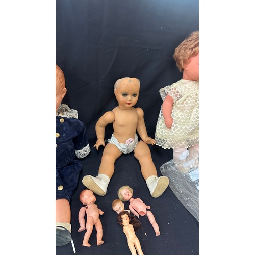 281 - Selection of vintage dolls