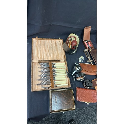 242 - Selection of vintage collectable items to include medical instruments, fishing reels, purses/wallets... 