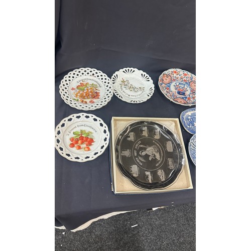 194 - Selection of China to include plates etc