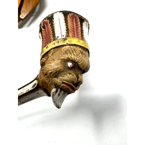 564 - An 18thC carved fruit wood pipe case opening to reveal a clay pipe having glazed indian head