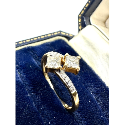 89 - 18ct gold 2 square cut diamond with diamond shoulders est 0.60 pt diamonds weight of ring 2.1g