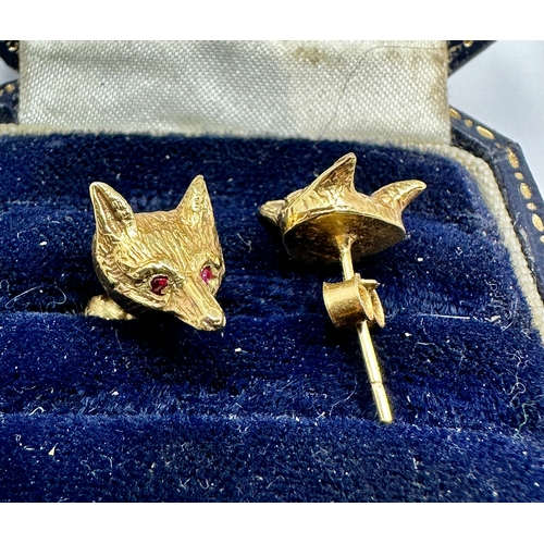 95 - Vintage 9ct gold ruby eye fox head earrings weight 5g