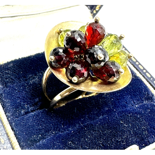 115 - 14ct gold peridot & garnet ring weight 6.5g