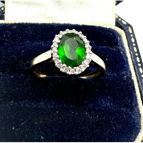 124 - 9ct gold diopside & diamond ring weight 2.2g