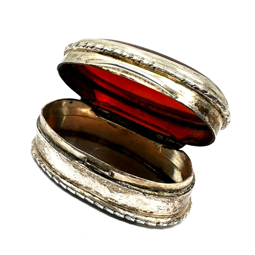 22 - silver agate insert lid pill box measures approx 3.2cm by2cm height 1.5cm hallmarked 800