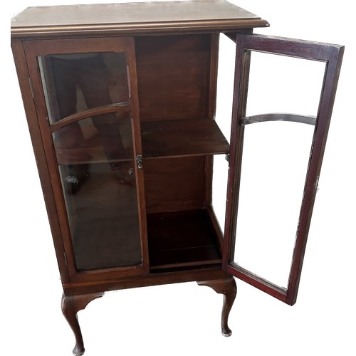 421 - Mahogany two door Queen Anne display cabinet measures approx 46 inches tall, 47 wide and 18 deep